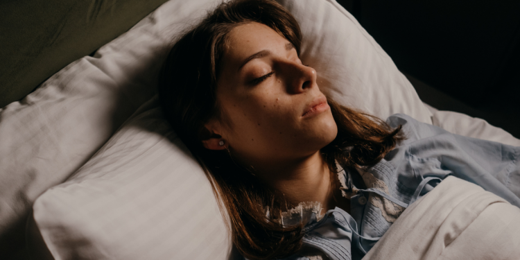 Sleeping without a pillow changed my life