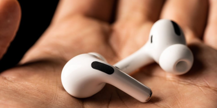 Why Do My Airpods Keep Cutting Out?