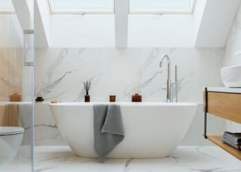 creative ways to unclog a bathtub